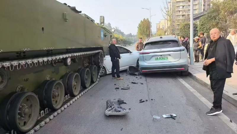被坦克撞了via 克格勃 КГБ被坦克撞了via 克格勃 КГБ