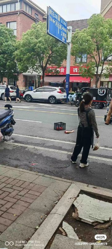 #网传 橡树湾 二期刚才发生惨剧 夫妻 吵架 男的老婆 胳膊 砍掉了，自己 #跳楼 了