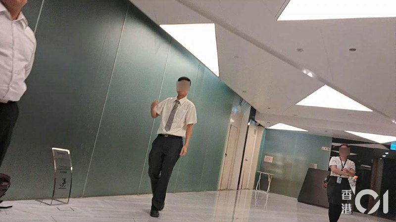 太子集团陈志调查｜香港关联公司拥市值30亿尖沙咀商厦据香港媒体报道，柬埔寨经营电讯诈骗园区的太子集团创办人陈志遭美国起诉和制裁，《香港01》系列报道首篇深入调查，揭开他的香港关系网，发现关联公司坐拥尖沙咀一整幢估值30亿元的甲级商厦