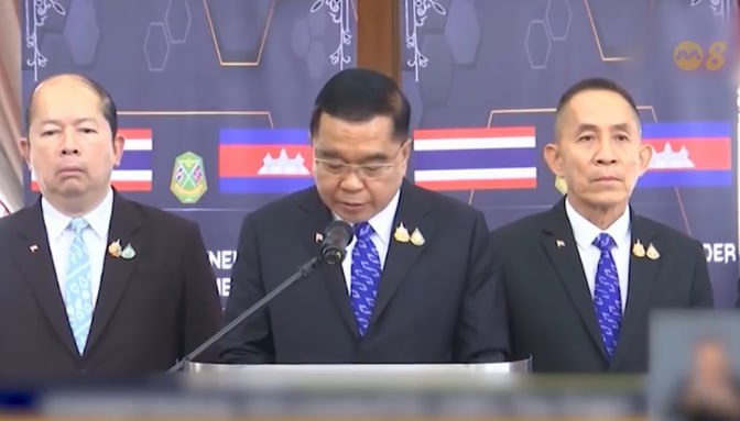 1. 昨天kk园区被无人机袭击的视频2. 经历洗劫后的KK满目疮痍，和之前缅北卧虎山庄一模一样！3. 泰柬将在两周内成立联合工作组 打击跨境网络诈骗泰国同柬埔寨将在两个星期内，成立联合工作组，以加强力度打击日益猖獗的跨境网络诈骗活动