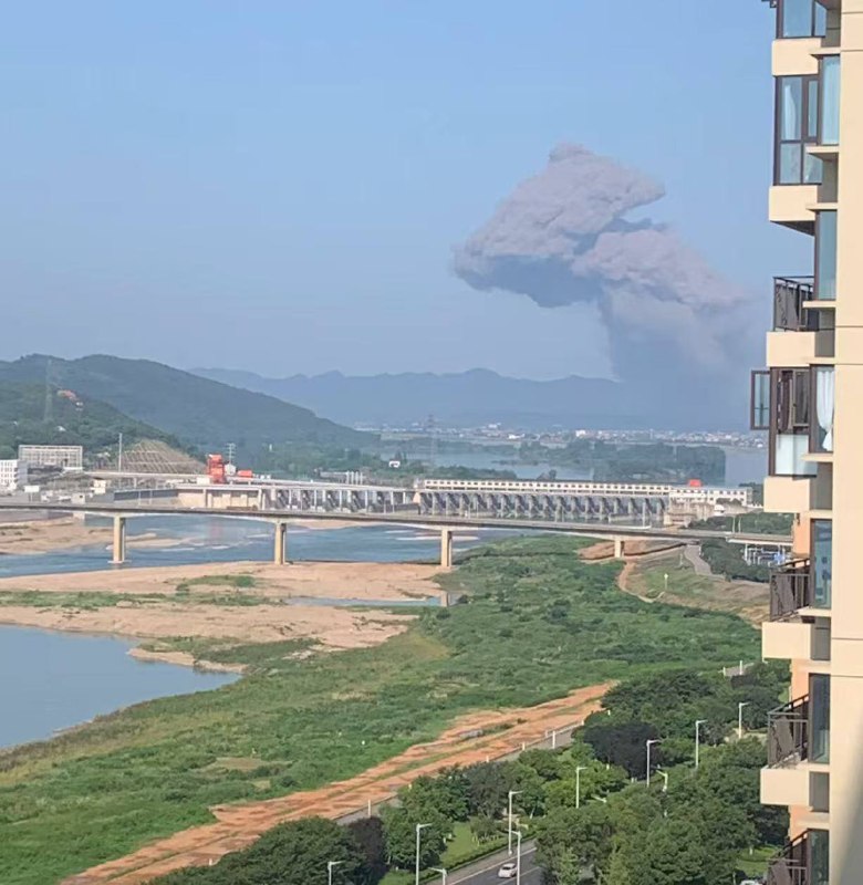 湖南 临澧 一 花炮厂 发生 #爆炸 伤亡情况正在核实中 通报 来了 #广场湖南 临澧 一 花炮厂 发生 #爆炸 伤亡情况正在核实中 通报 来了 #广场