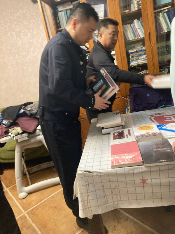 1. 北海尹牧师家被贴封条1. 北海尹牧师家被贴封条