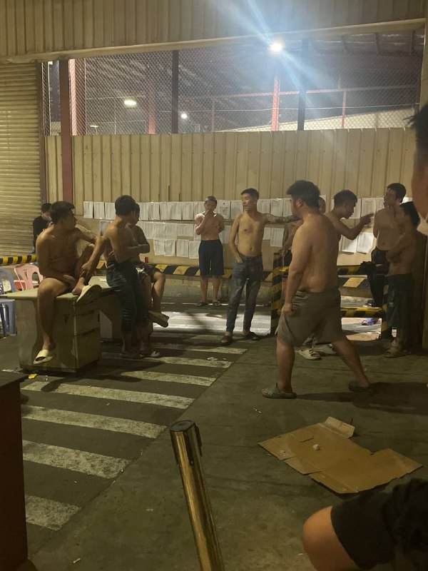 1. 逃离电诈窝点引发滞留危机，大量外籍人士困在街头自本月初起，大量外籍人员从柬埔寨各地电诈园区逃离，因缺乏护照、资金及回国渠道，滞留在西港、贡布、暹粒、金边等地，引发国际社会高度关注