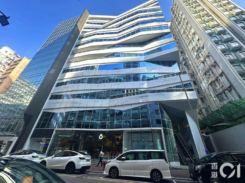太子集团陈志调查｜香港关联公司拥市值30亿尖沙咀商厦据香港媒体报道，柬埔寨经营电讯诈骗园区的太子集团创办人陈志遭美国起诉和制裁，《香港01》系列报道首篇深入调查，揭开他的香港关系网，发现关联公司坐拥尖沙咀一整幢估值30亿元的甲级商厦