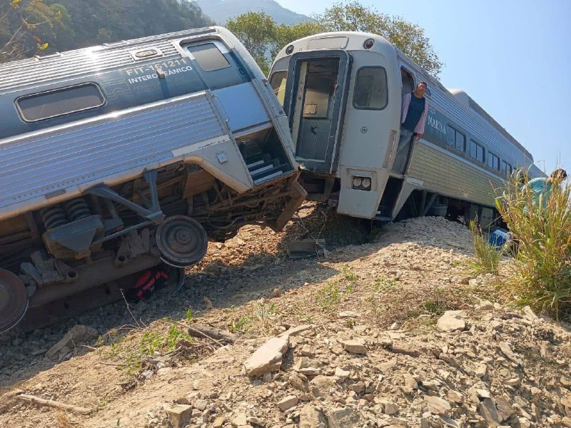 墨西哥一列火车脱轨，造成13人死亡，98人受伤，据媒体报道