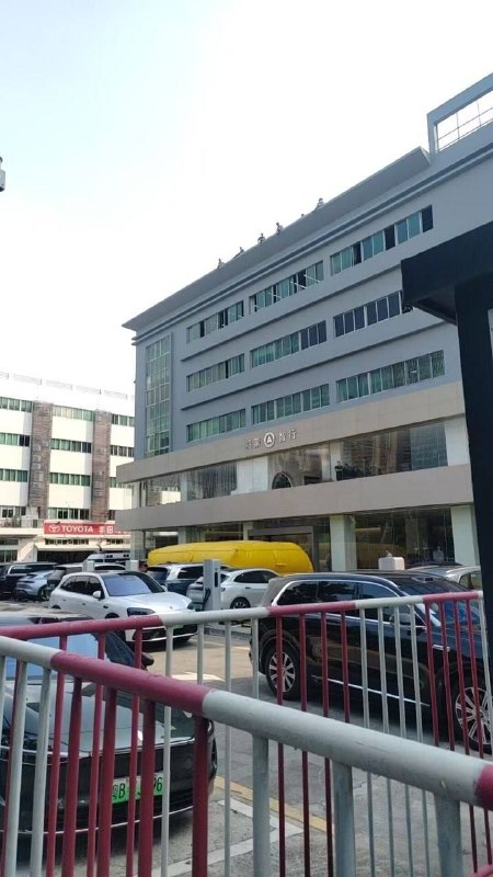 深圳华为 拖欠工资 一群人要跳楼深圳华为 拖欠工资 一群人要跳楼