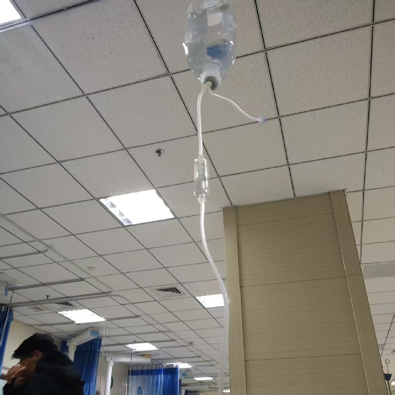 1. 宁夏商贸职业学校于2025年9月28日大概晚上9点钟时发生火灾，且火势巨大，在操场的同学已有进医院的情况，且不允许传播告诉任何人，发现一律开除且教官带高年级手拿棍棒试图通过武力来让学生长记性的情况，由于是国庆前因家离学校较远请假回家有无打的情况不确认1. 宁夏商贸职业学校于2025年9月28日大概晚上9点钟时发生火灾，且火势巨大，在操场的同学已有进医院的情况，且不允许传播告诉任何人，发现一律开除且教官带高年级手拿棍棒试图通过武力来让学生长记性的情况，由于是国庆前因家离学校较远请假回家有无打的情况不确认