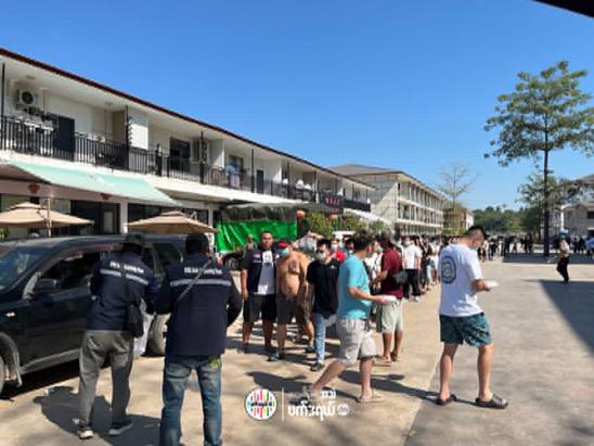 顺达园区内约千名诈骗园区员工拒绝遣返在缅甸妙瓦底地区此前查获的顺达园区诈骗窝点中，仍有近1200名外籍人员滞留