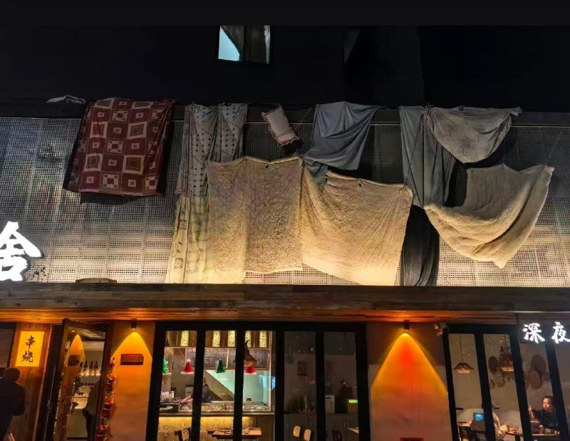 这个问题该如何妥善解决？？浙江嘉兴，一家烧烤店因油烟和噪音问题，与楼上住户爆发持续一个多月的纠纷，