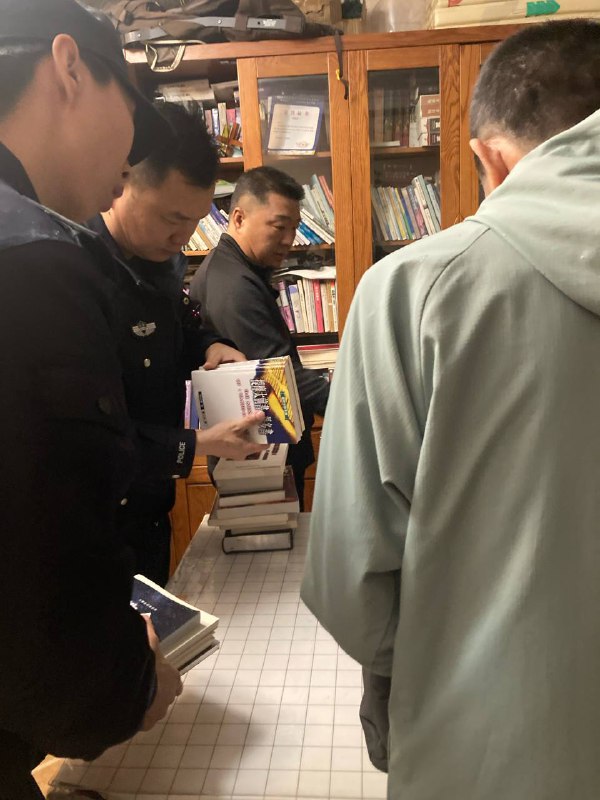 1. 北海尹牧师家被贴封条1. 北海尹牧师家被贴封条