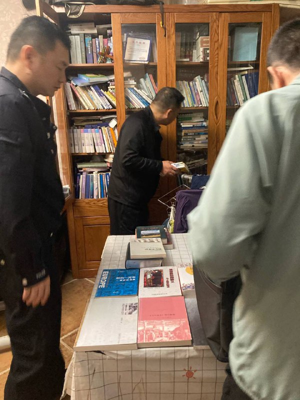 1. 北海尹牧师家被贴封条1. 北海尹牧师家被贴封条